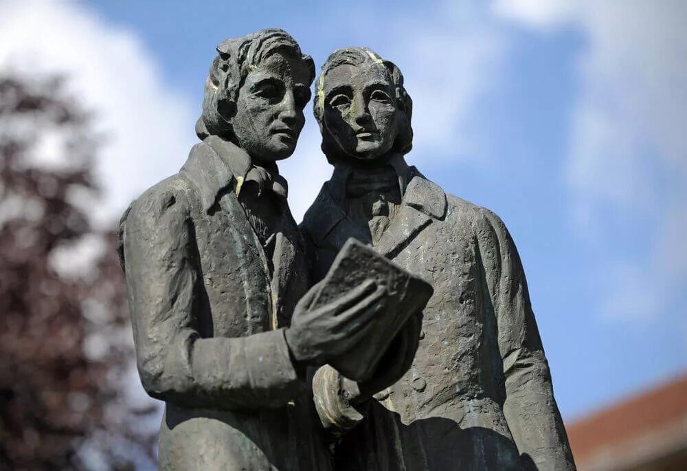 Бр гримм. Братья гримм писатели. Бр гримм. Брат гримм. Братья гримм братья.