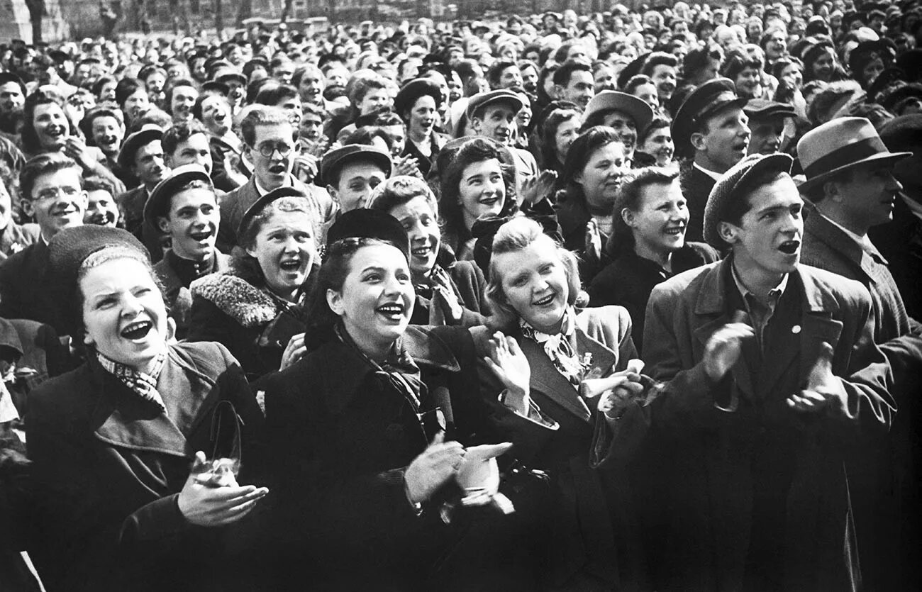 Победа май 1945 ВОВ. 9 Мая 1945 Ленинград. Ликование Победы 1945. Советские люди. 19 мая 1945