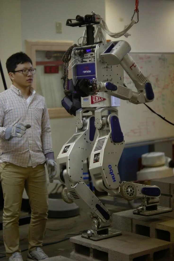 Концепция регулирования искусственного интеллекта. Робототехника будущего. Высокотехнологичный робот. Робот с искусственным интеллектом. Робототехника и искусственный интеллект.