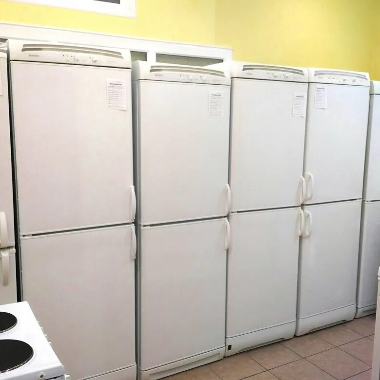 Морозильная камера UPO. Холодильники в ряд. Много холодильников. Куча холодильников. Куплю холодильники б у новосибирск