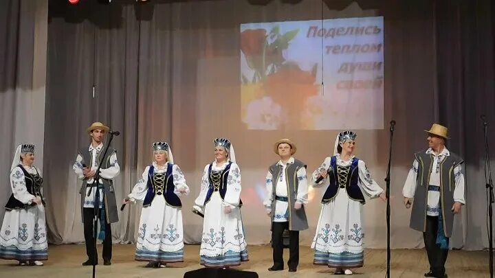 Песня крапива лебеда по дорожке стелется. Тропинка крапива лебеда. Ансамбль крапива лебеда. Ансамбль крапива лебеда. Ансамбль крапива лебеда.