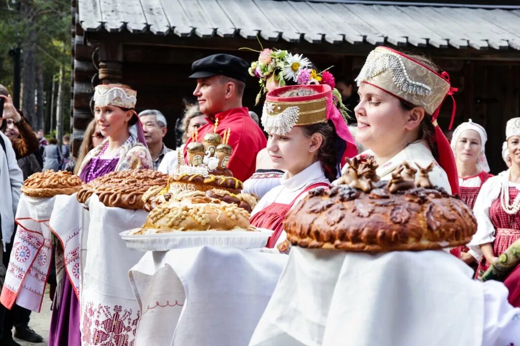 Праздничный хлеб соль. Карельские национальные праздники. Традиции Карелов. Гостеприимство русского народа. Карелия культура и традиции.