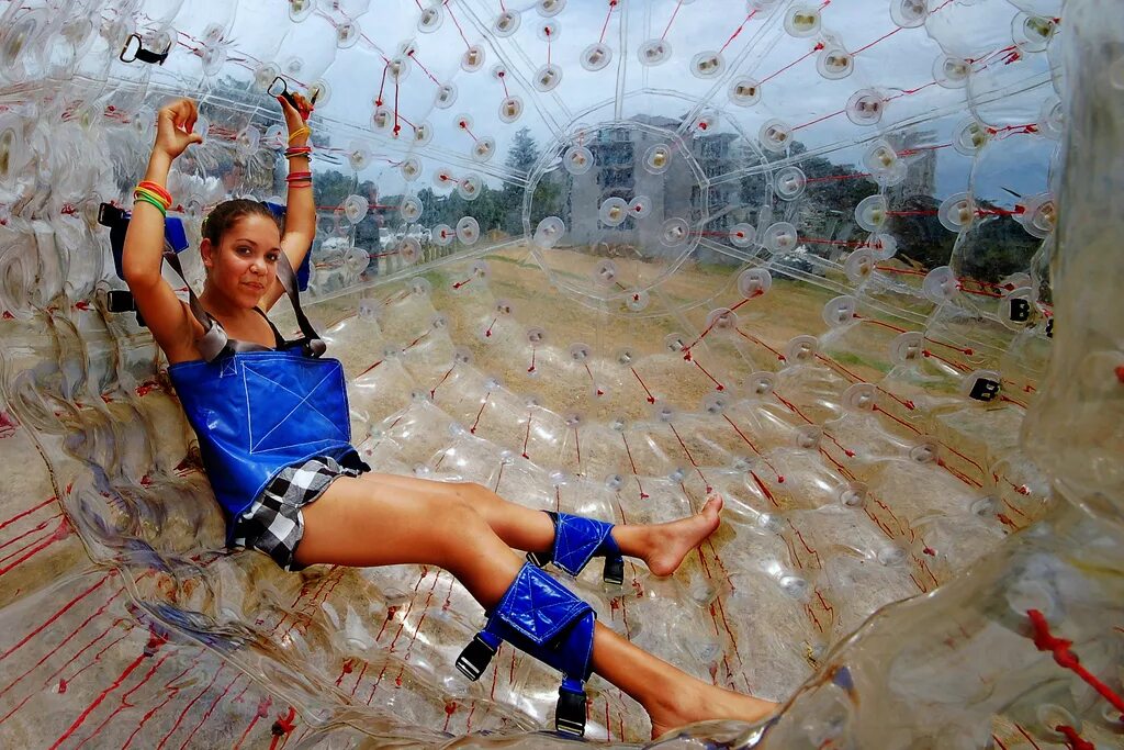 Шнур на невском проспекте. Креативный питер. Необычный ракурс петербурга в картинах. Сап по каналам спб. Экстрим контест спб конюшенная.