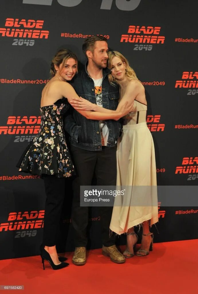 Гослинг и де армас. Ana de armas &amp; ryan gosling. блейд раннер гослинг и ана де армас. ryan gosling sylvia hoeks.