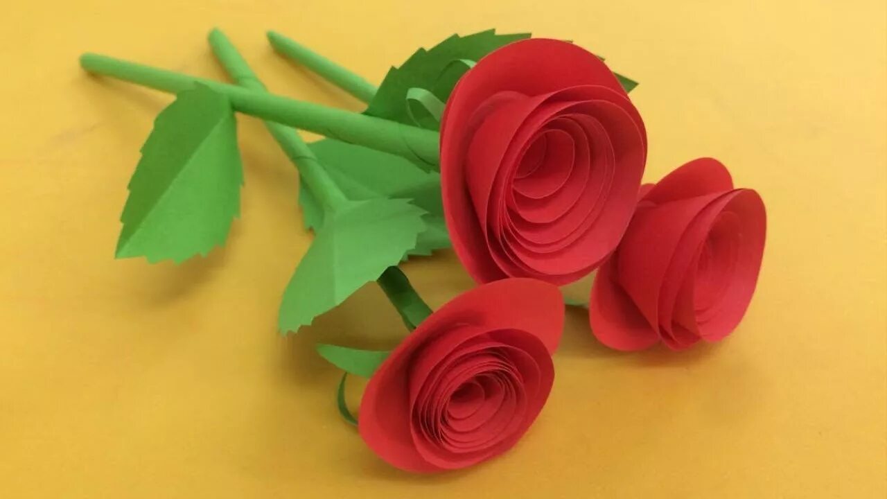 Как делать гужу. Цветы из бумажных полосок. Аппликация из бумажных роз.