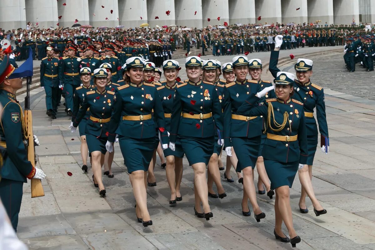 Military universities. ВУМО военный университет Министерства обороны Москва. Парадная форма курсантов военного института Министерства обороны. Парадная форма РФ Министерства обороны. Парадная форма женщин военнослужащих Министерства обороны РФ.