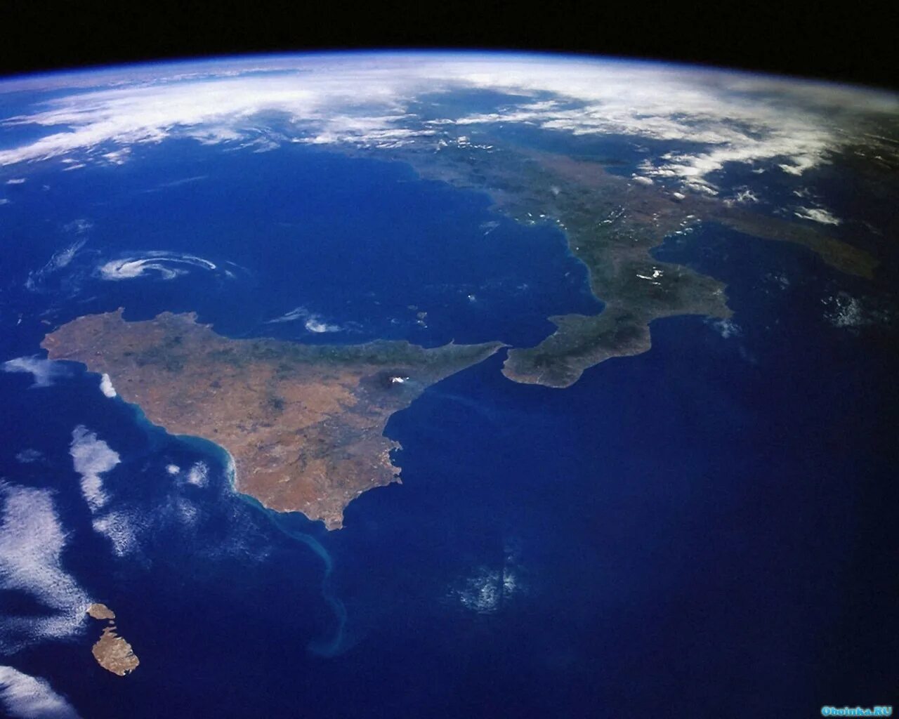 ое земля. планета вид из космоса. большая земля. изображение планеты земля. мир на планете земля.