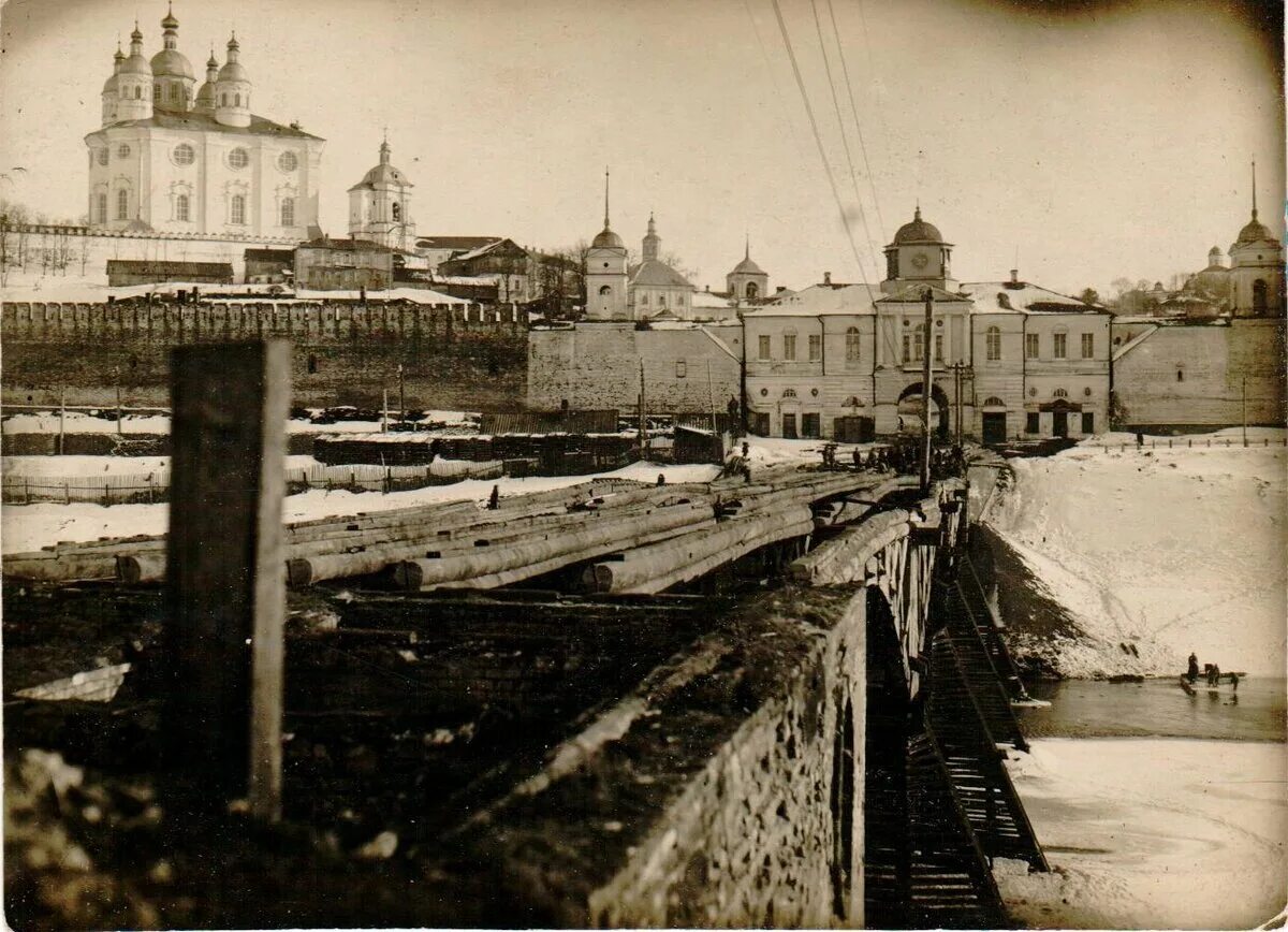В каком году был взят смоленск. Старый мост в Смоленске. Старый мост через Днепр Смоленск. Смоленск старый город. Смоленск 30-е годы.