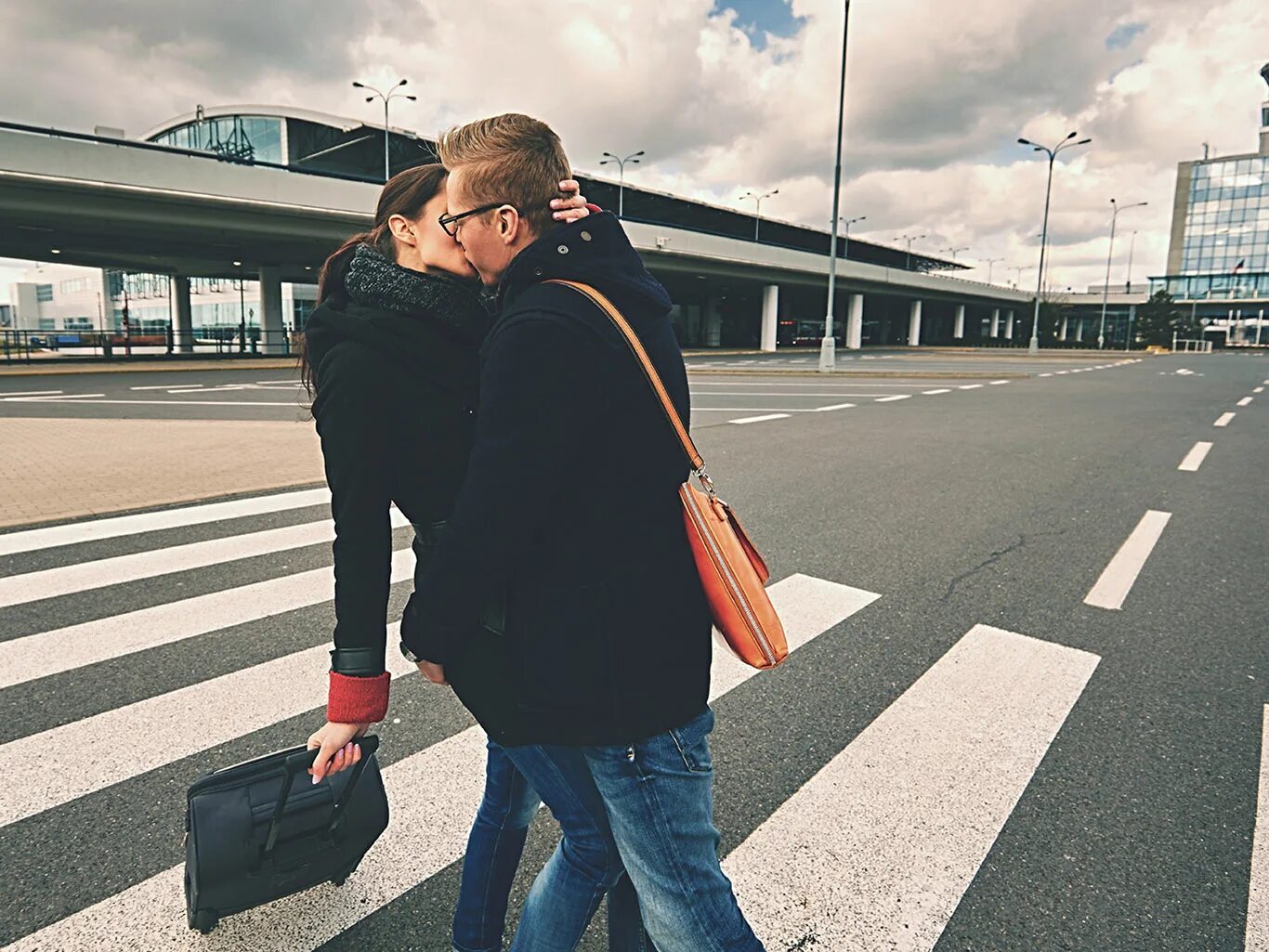 что можно поделать на расстоянии с девушкой. рисунок любовь на расстоянии. фотосессия для пары на расстоянии. расстояние фото. срисовки с интернета.