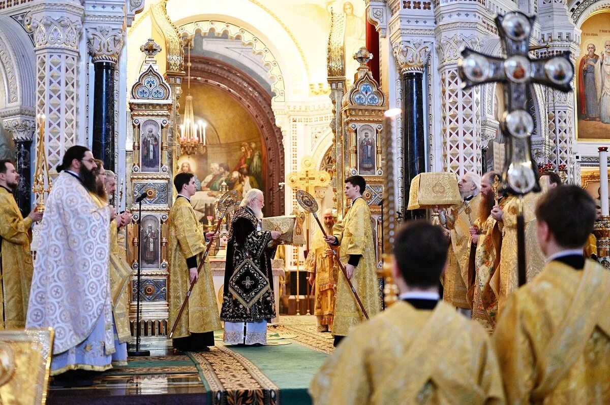 Литургия это. Храм христа спасителя кирилл интронизация. литургия патриарха кирилла храм христа спасителя. богослужение патриарха кирилла в храме христа спасителя. божественная литургия в храме христа спасителякирил.