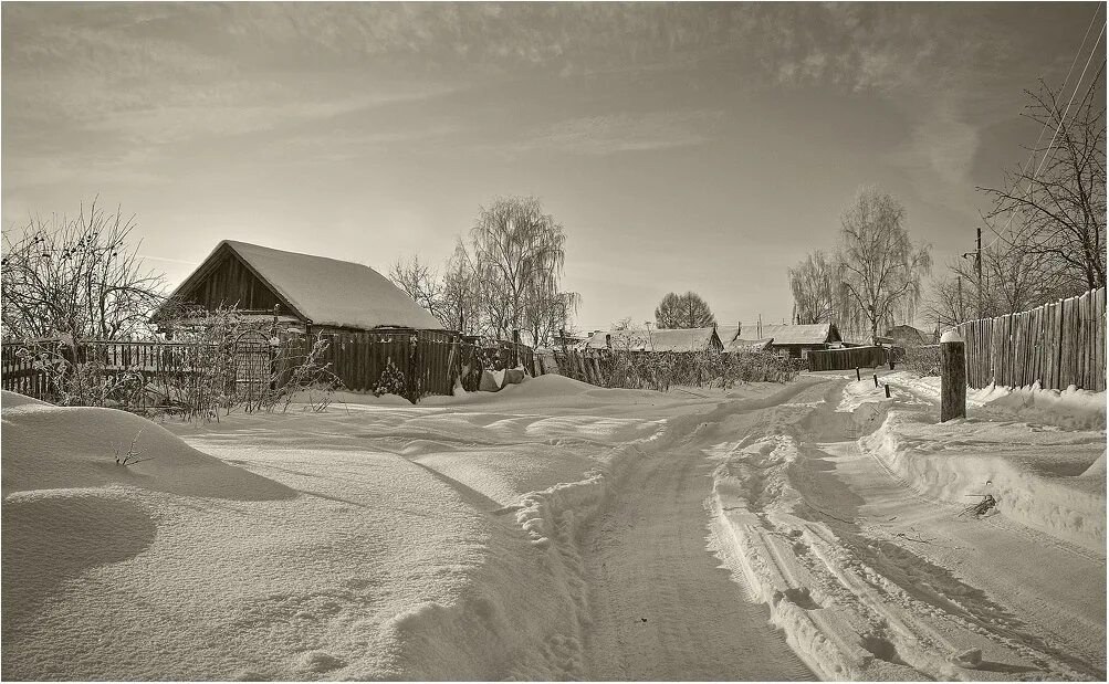сумерки в деревне. старая деревня зимой. деревня кимжа архангельской области. старая деревня зимой. карельская деревня зимой в карелии.