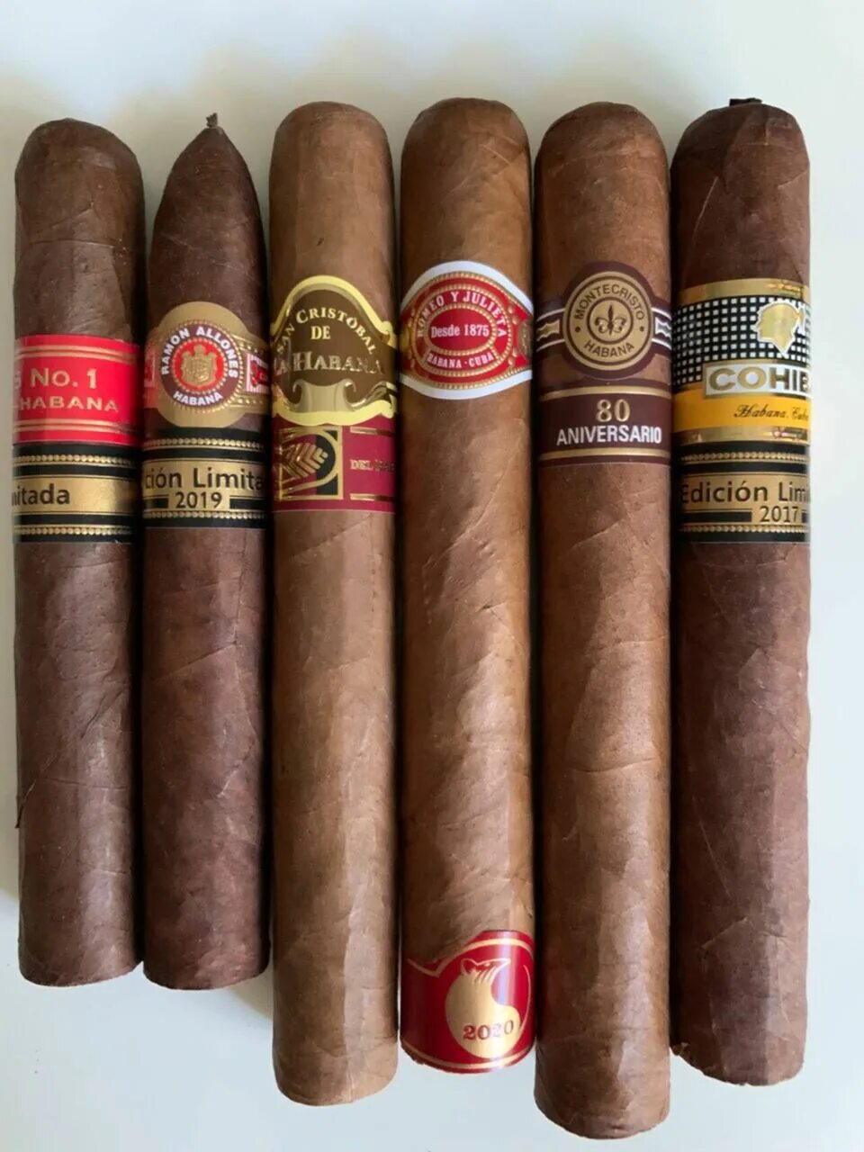 Где сигары. Кубинские сигары гавана. кубинские сигары cohiba. сигары релоба кубинская. кубинские сигариллы cohiba.