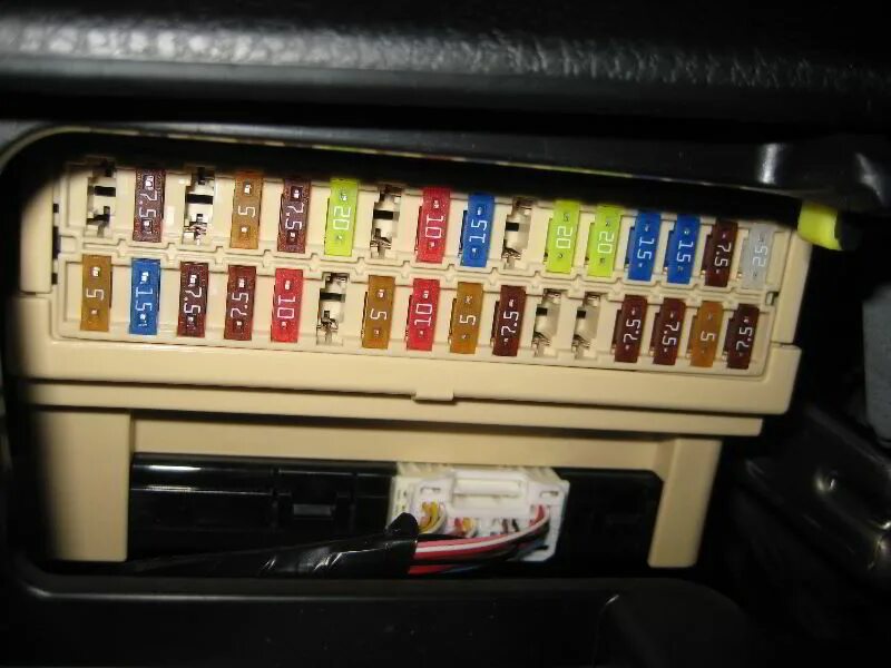 предохранители на сигнал рав 4 2007 года. пластинчатый терморегулятор xwx-wk wk03 ac250v 12a. рав 4 2013 блок предохранителей в салоне. рав 4 4 предохранители салона. предохранитель звукового сигнала тойота рав 4.