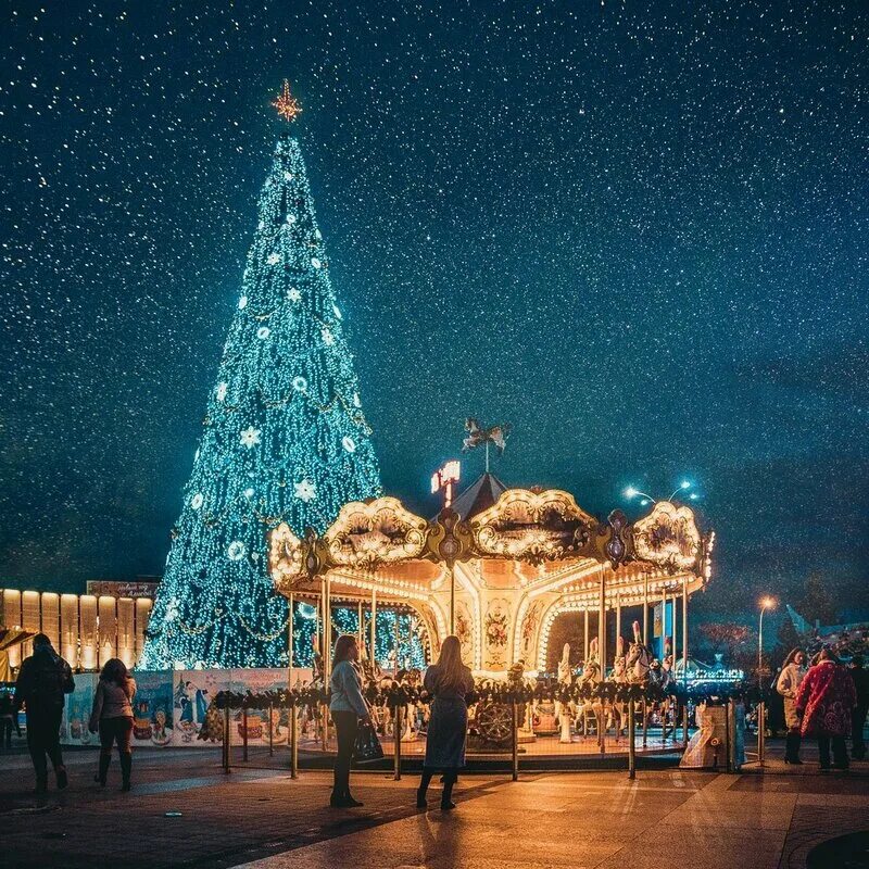 Новогодний краснодар. Фонтан инфинити парк галицкого. Краснодар в январе. Театральная площадь новый год 2023. Площадь краснодара 2022.