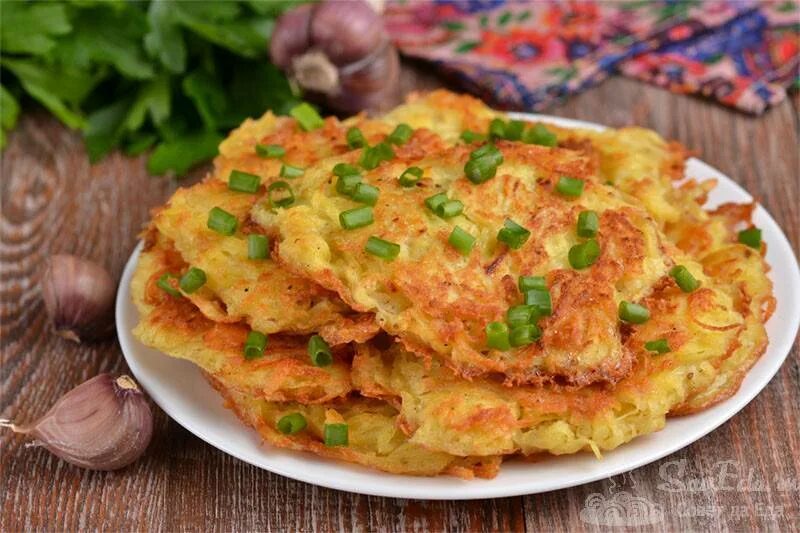 Драники фото. Дранники скортошки. Белорусские деруны. Деруны картофельные. Деруны украинские.