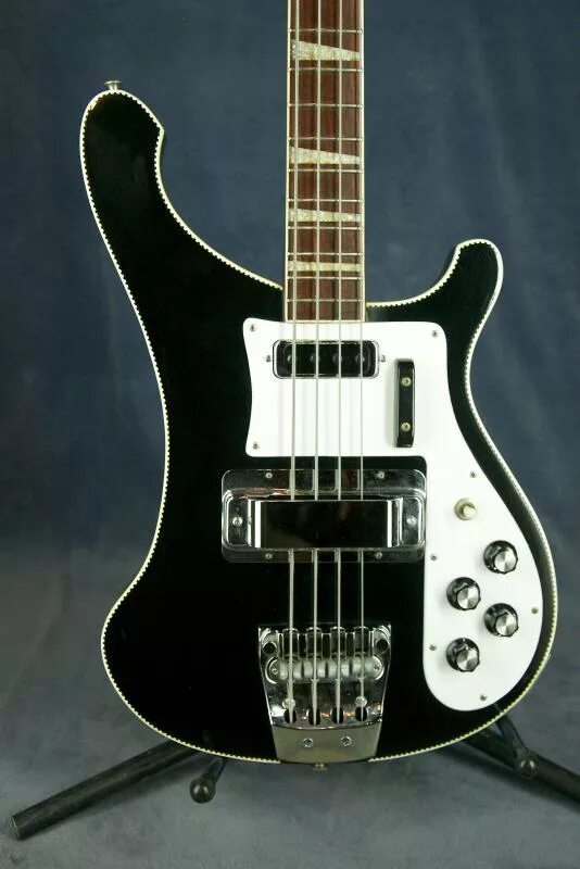 Рикенбакер бас гитара. Бас гитара Рекен Бакер. Rickenbacker. Rickenbacker Bass Guitar. Японские электрогитары