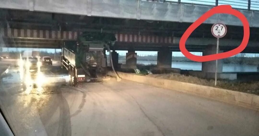 мост глупости в санкт петербурге. питерский мост глупости 200 газель. мост глупости на софийской. мост газелей в питере. мост дураков на софийской.