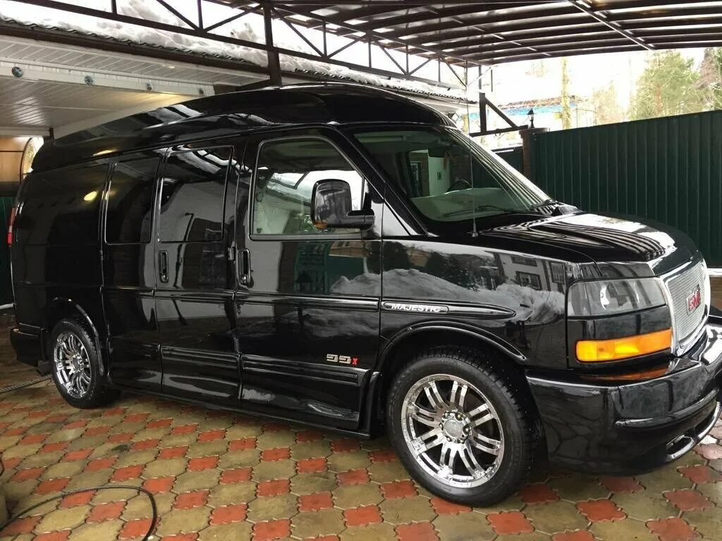 GMC Savana 2012. GMC Savana r20. Минивэн GMC Savana. GMC Savana Рестайлинг. Купить микроавтобус бу в россии на авито