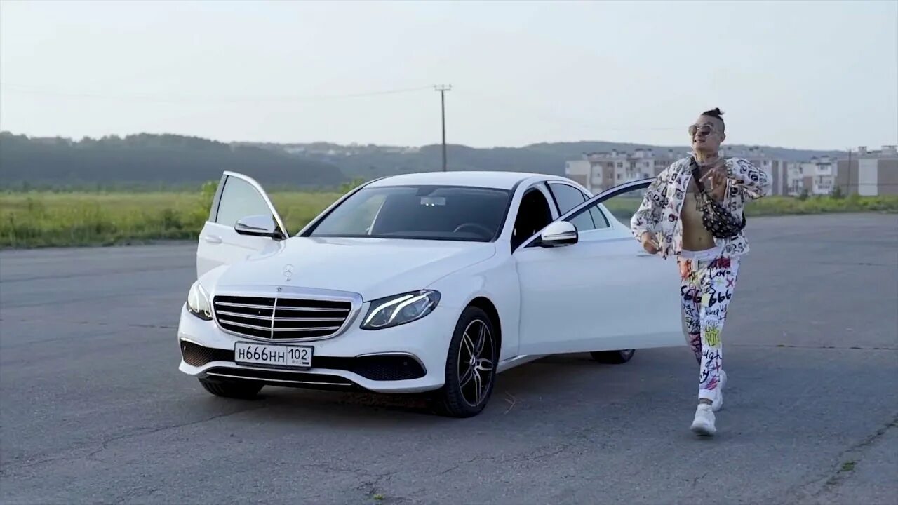Катит черный мерин я сижу. Мерин моргенштерна. моргенштерн mercedes e200. мерседес бенц е200 моргенштерн. новый меренморгенштерн.