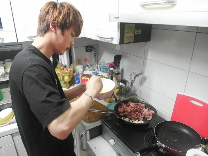 Join cooked lunch then she