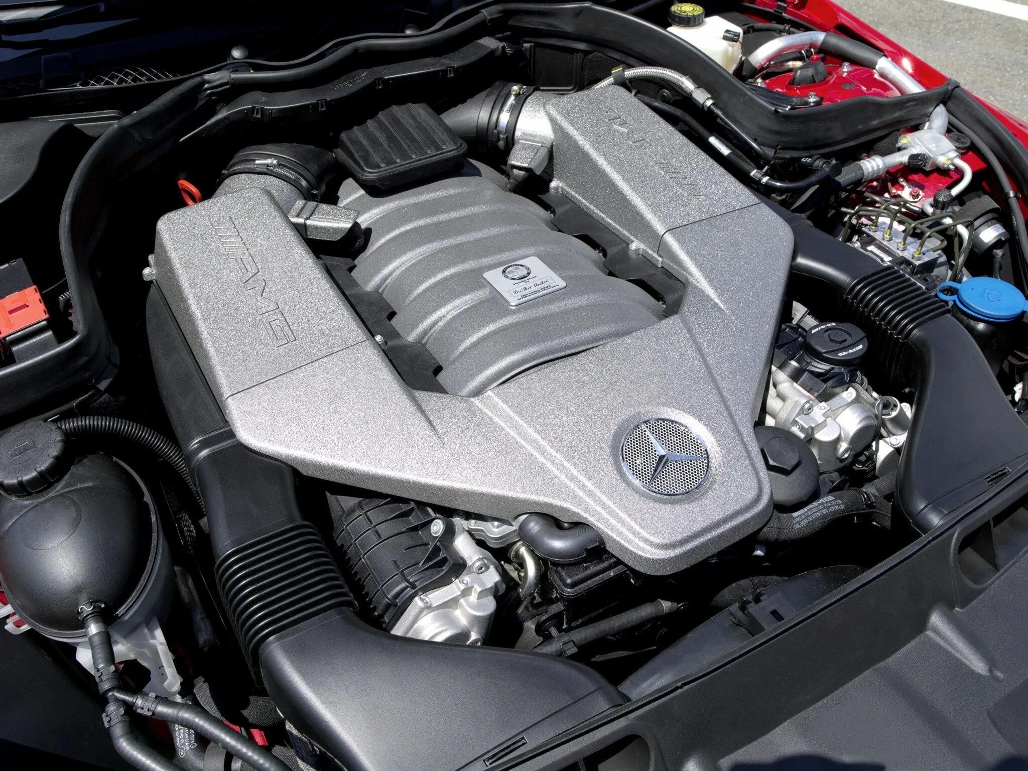 Как проверить двигатель на мерседес. Мерседес c63 amg двигатель. мерседес амг 63 мотор. мотор 6.2 amg w 204. мотор мерседес 6.3 amg.