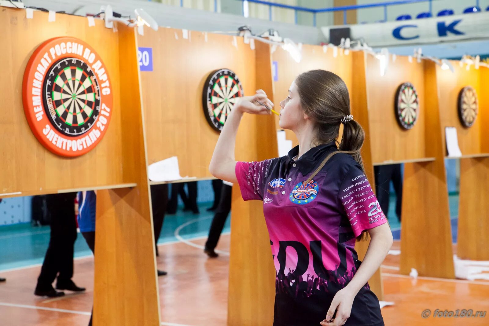 Чемпионат по дартсу. Чемпионат по дартсу. Участницы pdc darts 2021. Дартс чемпионат. Дартс champion tournament.