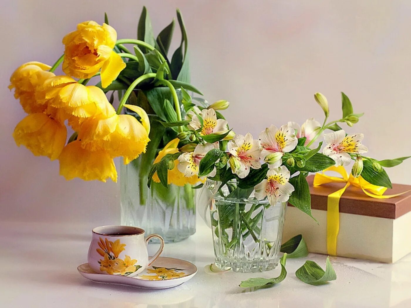 Воскресные цветы. Натюрморт Весеннее настроение. Открытки с добрым утром весенние. Утренние цветы. Весеннего утра и хорошего настроения.