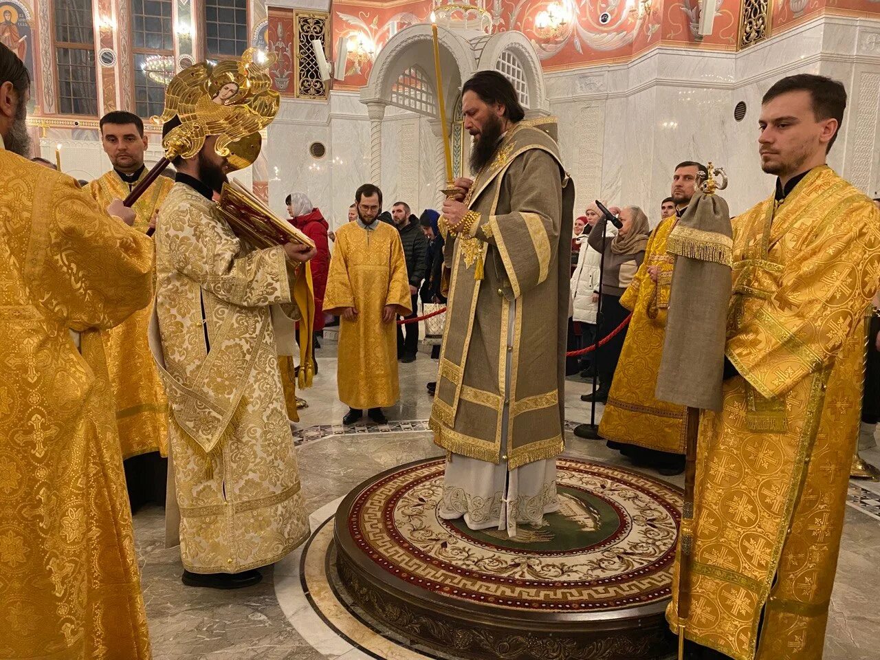 Сайт митрополита феодора волгоград. Митрополит Волгоградский и Камышинский Феодор. Митрополит Волгоградский и Камышинский Феодор фото. Неделя о мытаре и фарисее. Храм Воскресения.