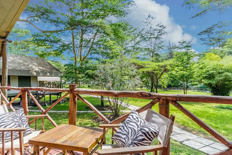 Камп отзывы. Lake Naivasha Crescent Camp. Озеро Найваши Кресент. Lake Naivasha.