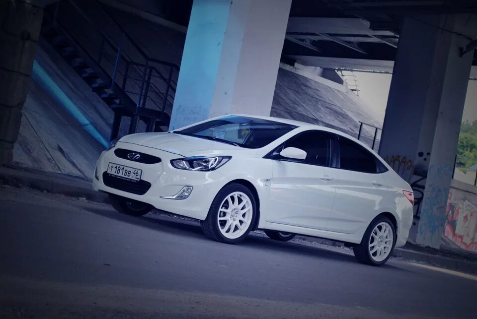 Солярис делаем. Солярис белый 2012. hyundai solaris 2015 sidan tuning белый. hyundai solaris 2012. hyundai solaris тюнингованный белый.