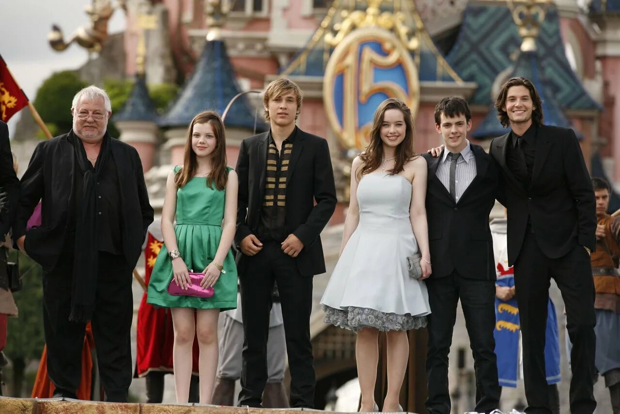 принц каспиан ведьма. хроники нарнии 2005 аслан. сьюзен певенси и принц каспиан. скандар кейнс уилл поултер. сколько лет хроники нарнии.