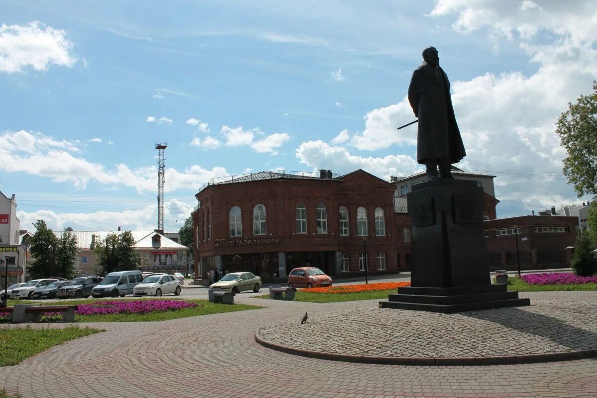 Площадь череповца. Площадь металлургов череповец. Площадь ленина череповец. Череповец площадь города. Площадь череповца.