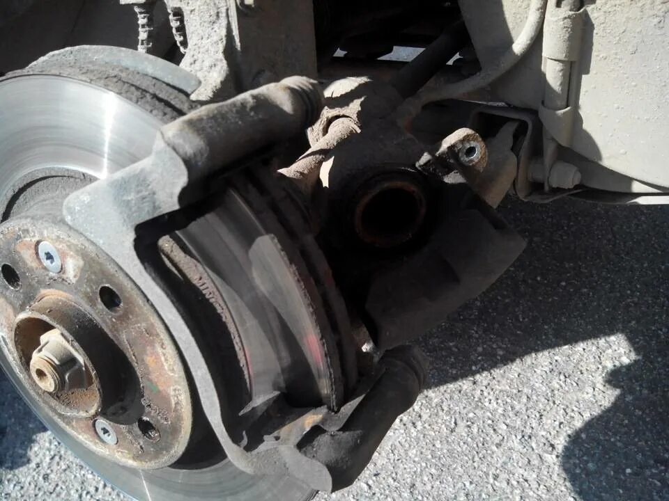 Замена передних тормозных колодок на рено сандеро степвей 2. Замена тормозных колодок степвей 2. Замена тормозных колодок степвей 2. Замена тормозных колодок рено сандеро степвей 2. Направляющие колодок renault sandero.