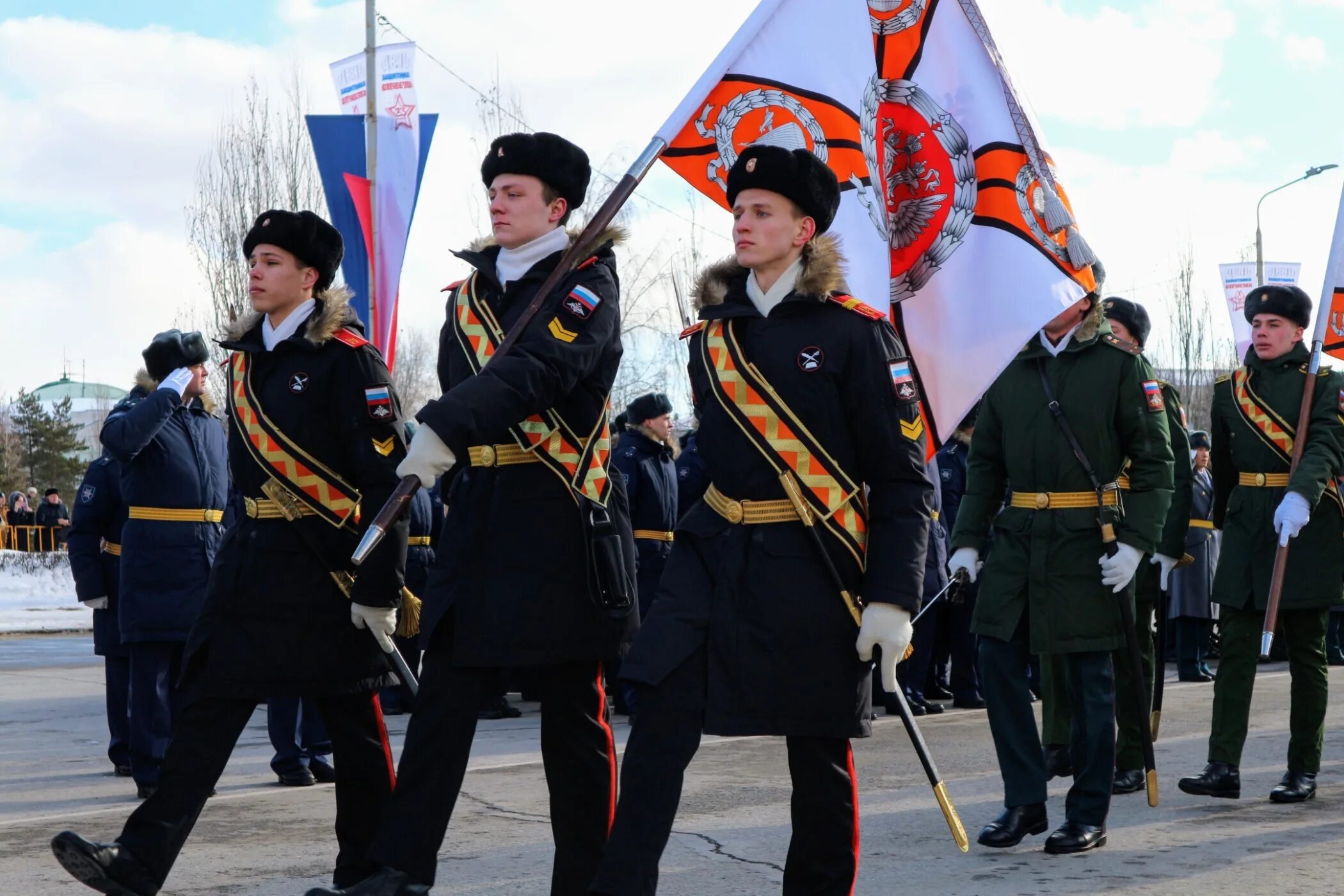 Военный парад 23 февраля. Празднование 23 февраля в России. Шествие на 23 февраля. Парад на 23 февраля в Омске. Что будет 23 февраля в москве