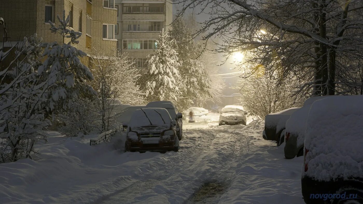 Погода в нижнем новгороде в феврале. Великий Новгород снег. Великий Новгород снегопад. Снег в Великом Новгороде. Снегопад в Великом Новгороде.