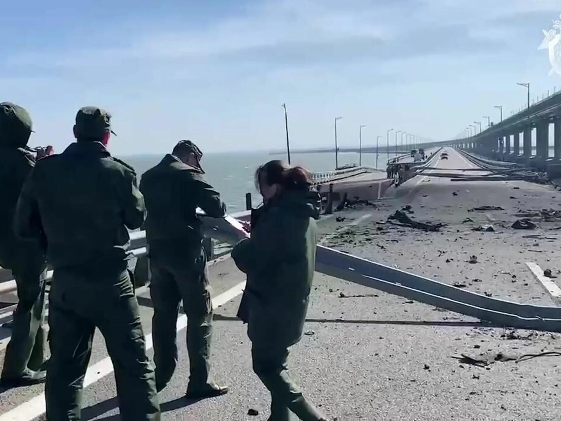 Последнее видео крымского моста. Крымский мост взорвали 2022. Крымский мост взорвали 2022 8 октября. Крымский мост взорвали 2022 Украина. Взрыв на Крымском мосту 8 октября 2022.