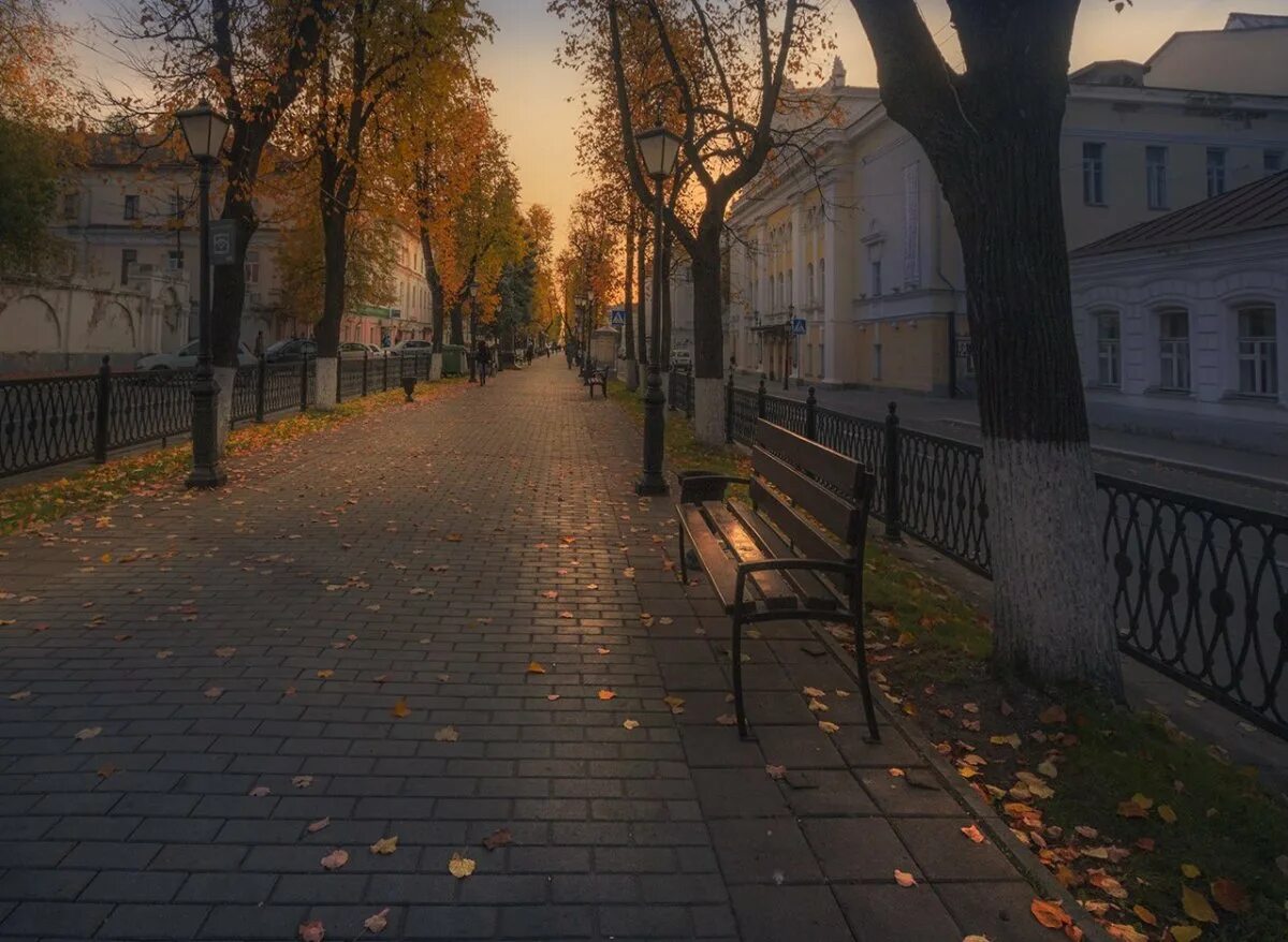 Конец сентября вечер. Улочки Костромы. Улица Кострома осень.