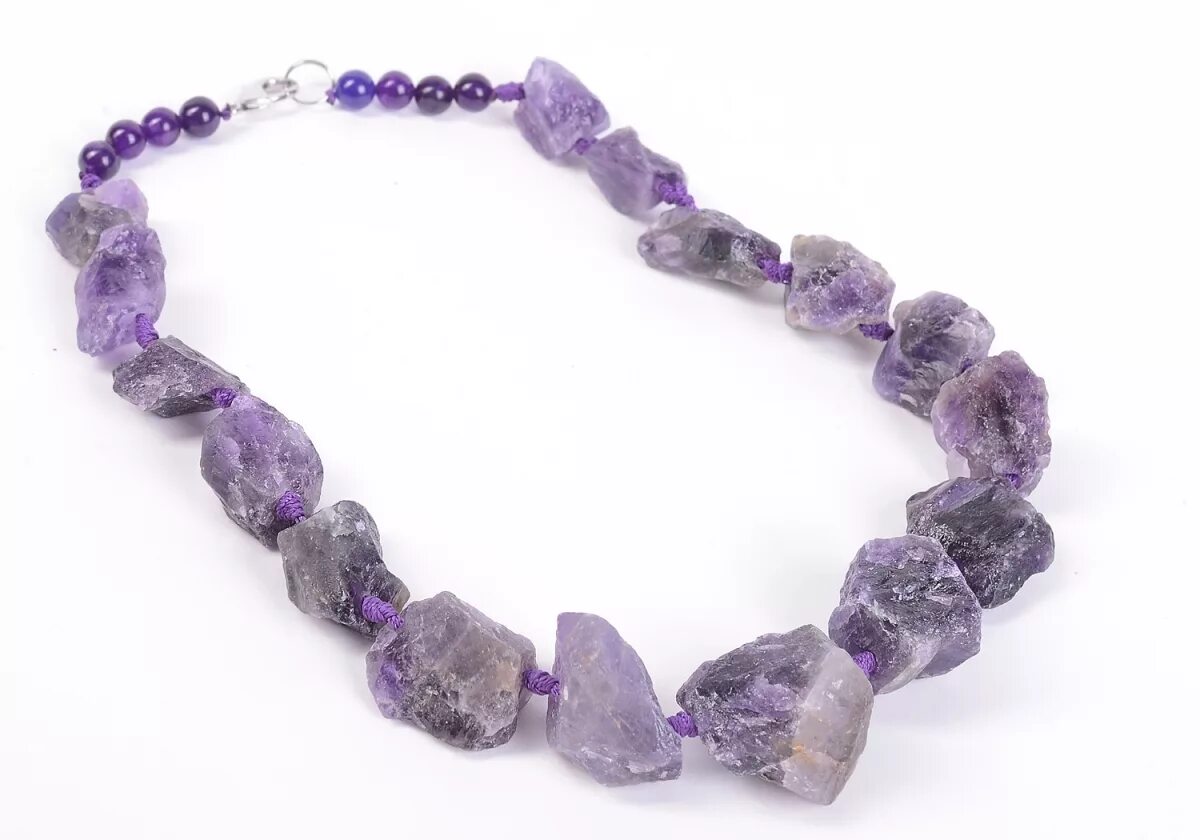 Бусы из аметиста 168-amo. Камень сочетающийся с аметистом. Камень сочетающийся с аметистом. Аметист и гранат браслет. Аметист украшения.