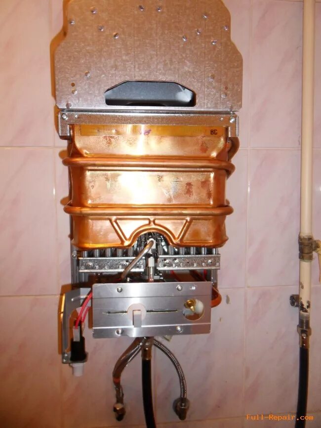 Разобранная газовая колонка. Газовая колонка меркурий. Газовая колонка на чермет. Газовая колонка проверка. Батарейки для газовой колонки bosch.
