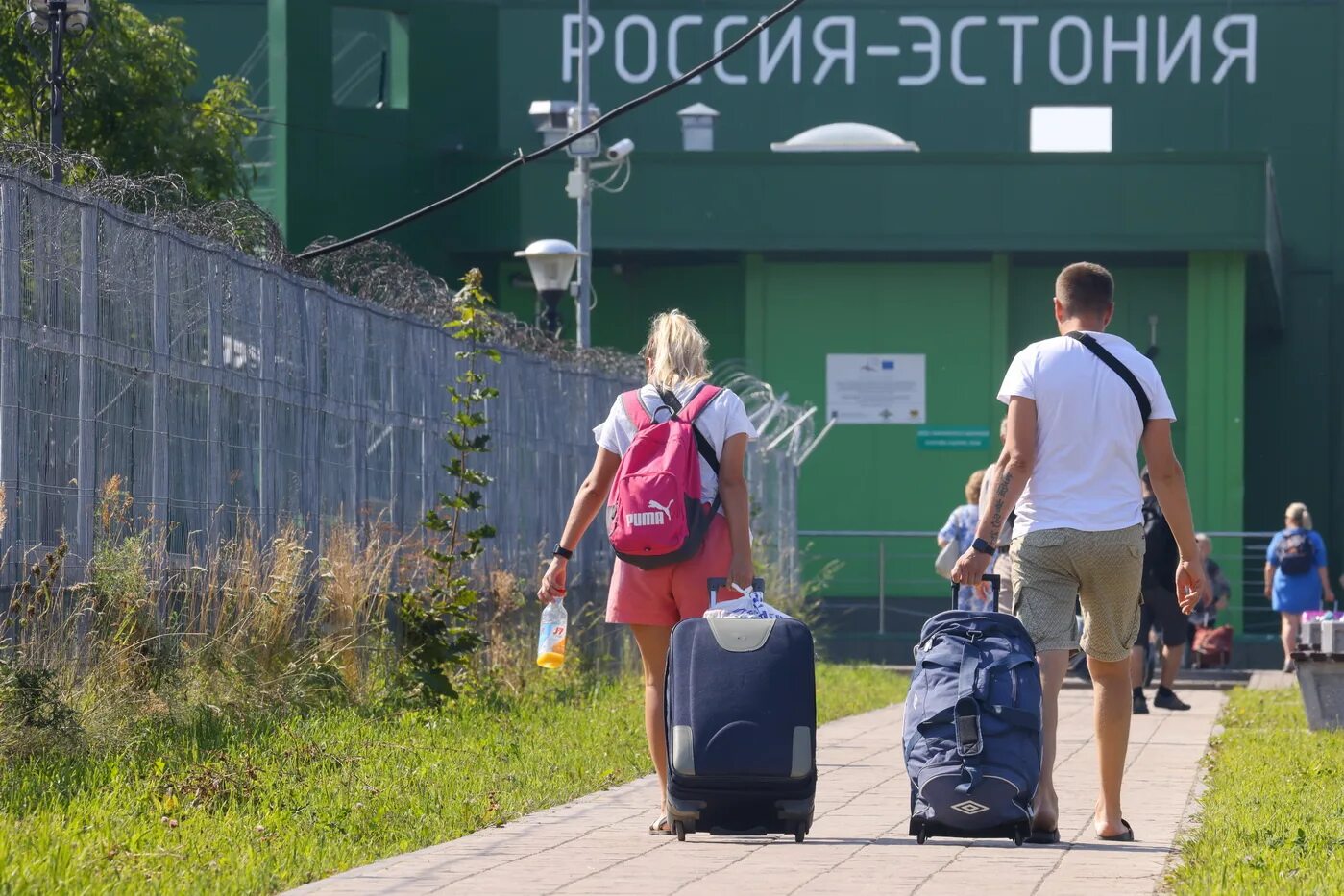 Страны закрывают въезд. Российские туристы. Эстония границы. Эстонская таможня. Гражданки Эстонии на таможне.