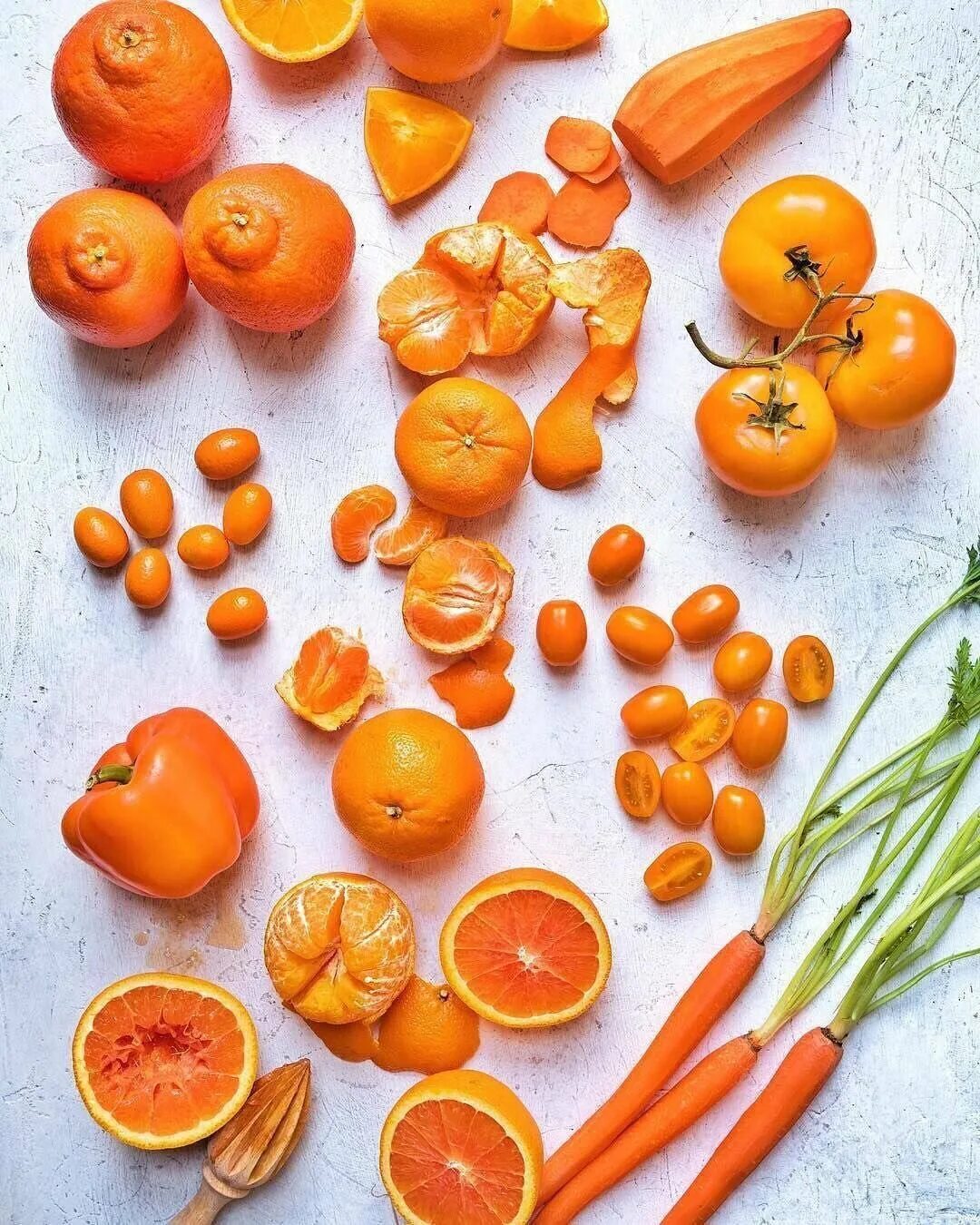Orange vegetables. Кумкват оранжевый. Фрукты и овощи оранжевого цвета. Оранжевый экзотический фрукт. Оранжевые фрукты и овощи и ягоды.