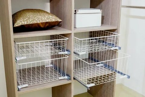 Полка для белья в шкафу