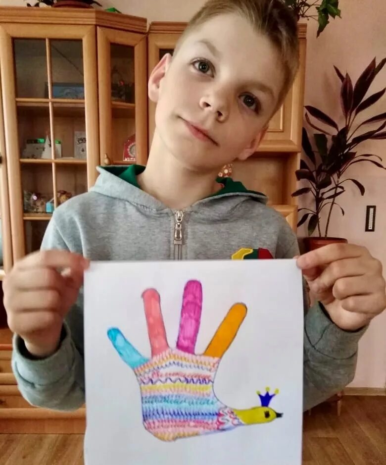 ладошки превращаются. рисование на основе ладошки. ладошки превращаются. превращение ладошки в рисовании в подготовительной группе. рисунки из ладошек.