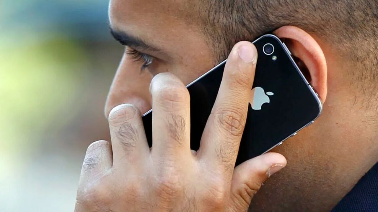 айфон демотиватор. когда купил айфон прикол. сказать айфоны. айфон в руке. Apple iphone в руке.