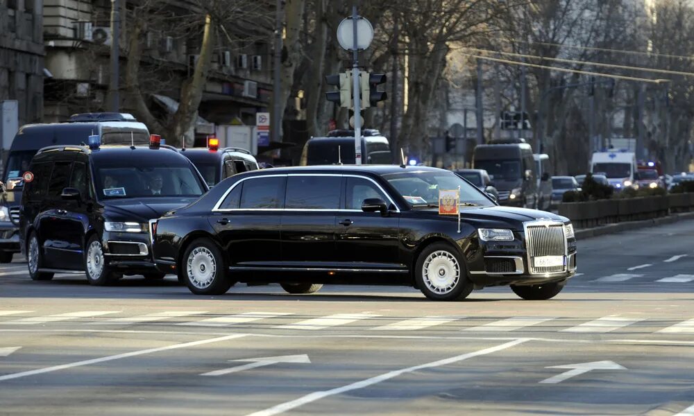 Машина патриарха кирилла мерседес pullman. Патриарх гундяев. Машина патриарха кирилла мерседес pullman. Номер патриарха. Патриарх кирилл.