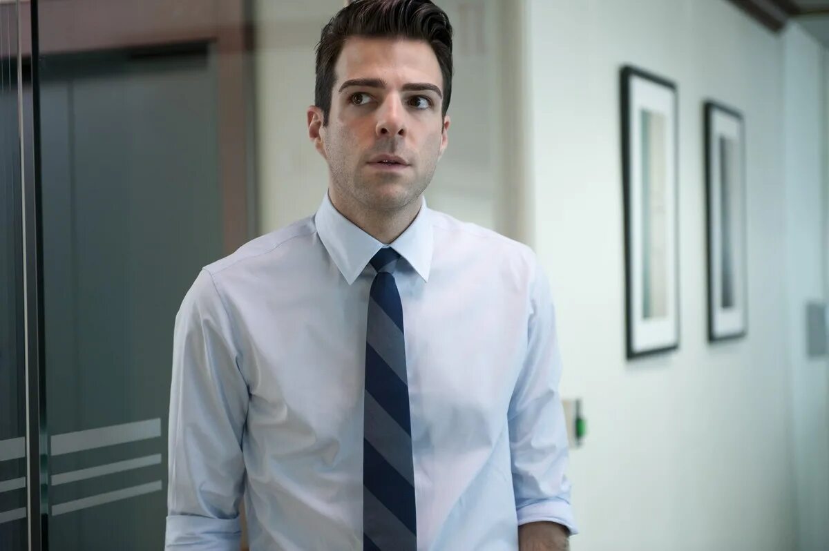 Margin call. Закари куинто предел риска. предел риска фильм 2011. закари куинто margin call. маржин-колл (предел риска).