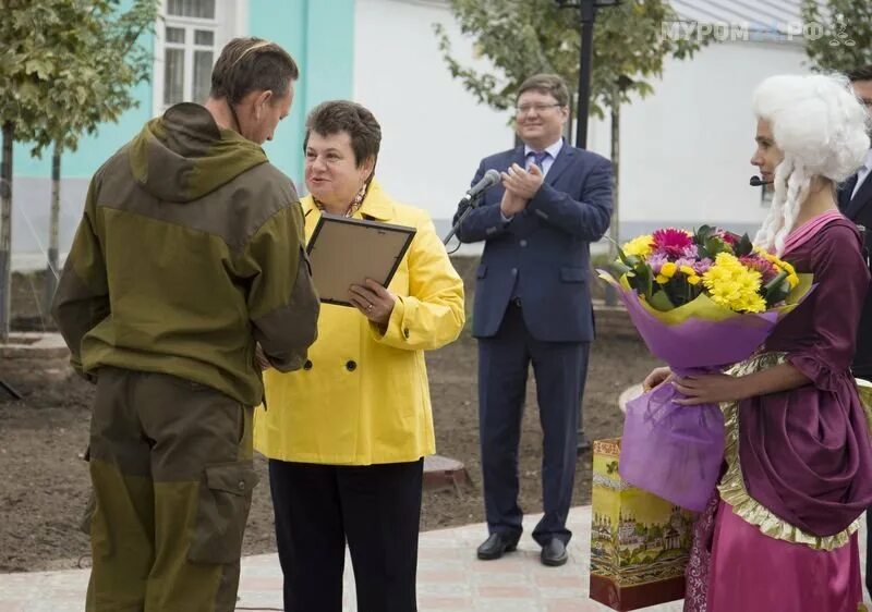 Рычков муром последние новости. Мэр Мурома. Жена Рычкова Муром. Мэр Мурома 1997. Муром Рычков с женой.