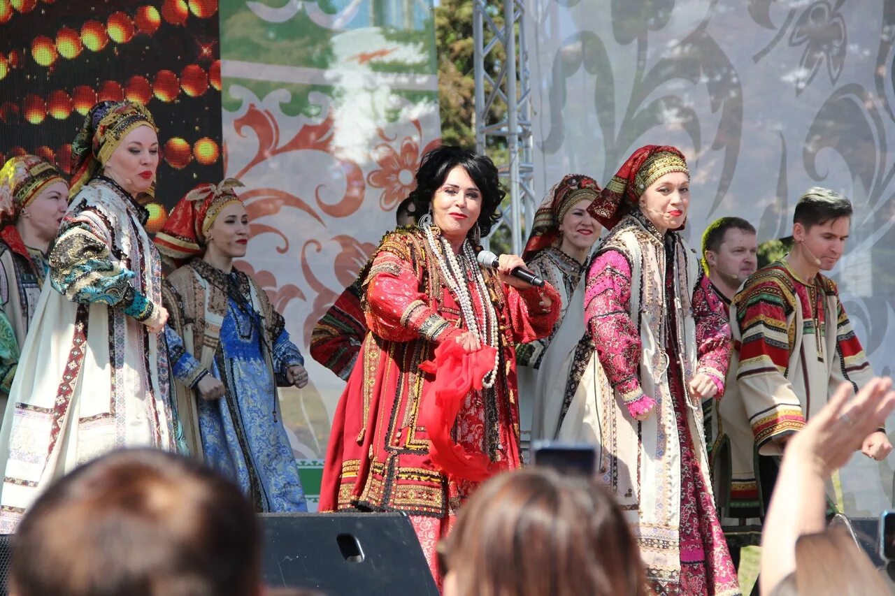 м. уфа башкортостан памятники. культура города уфы. национальный костюм народ россии башкирцев. дворец культуры уфа.