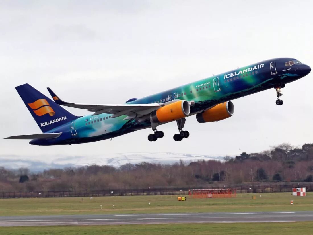 Другой авиакомпании. Icelandair авиакомпания. самолеты. разные самолеты. самолеты авиакомпании.