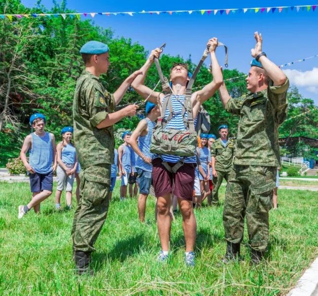 Как проходит курс молодого бойца. Курс молодого бойца картинки. школа молодого бойца. школа молодого бойца фон. школа молодого бойца картинки для детей.
